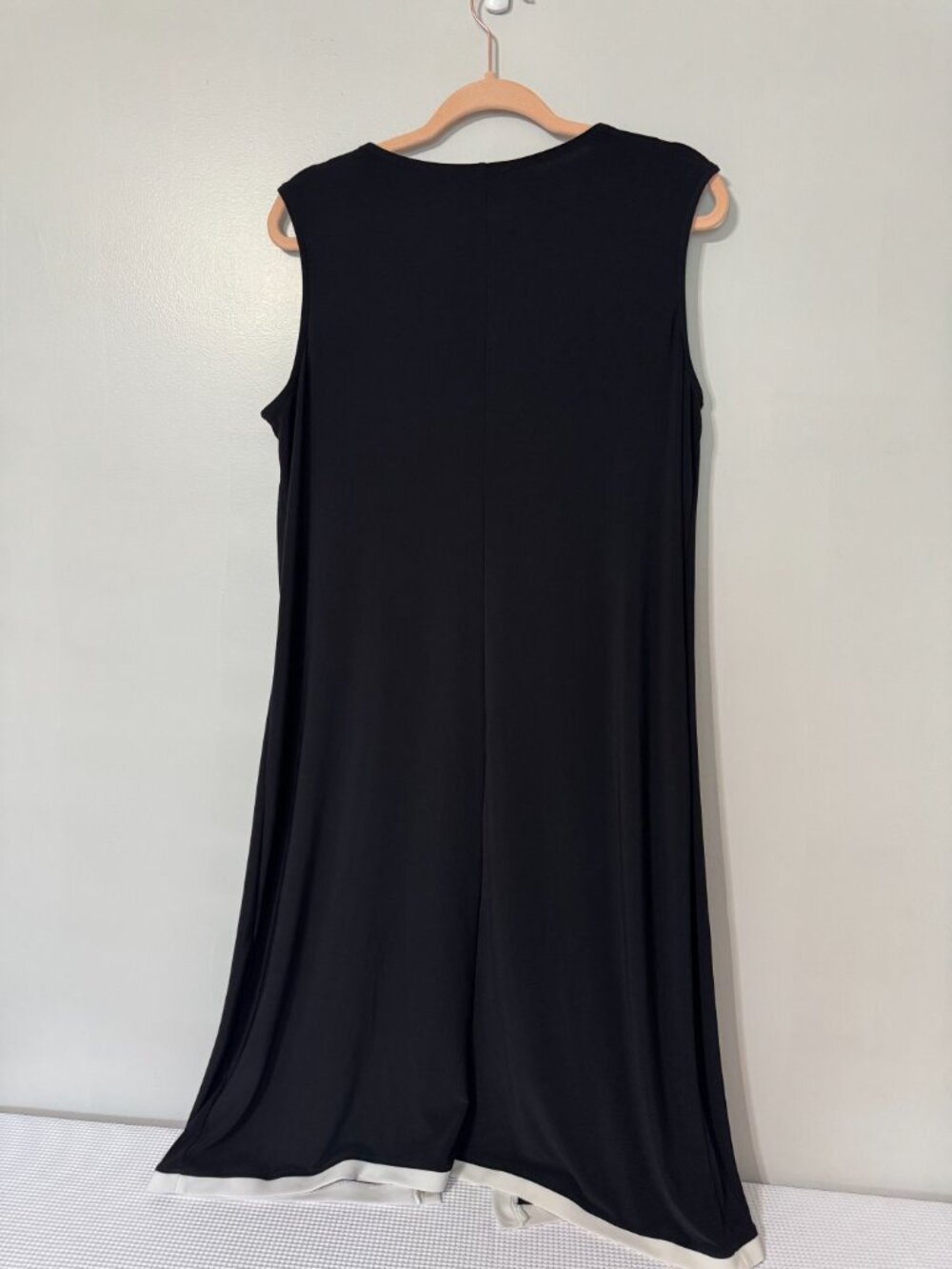 JOSEPH RIBKOFF Black/Vanilla Sleeveless Color Block Tunic - Picture 4 of 8